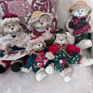 1995 Vintage House of Lloyd Christmas Around the World Hip and Hop Bunny Set